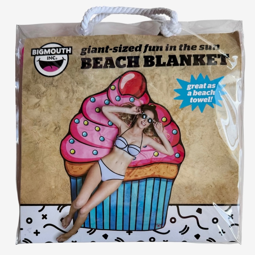 BIGMOUTH Giant Sized Cupcake‎ Beach Blanket